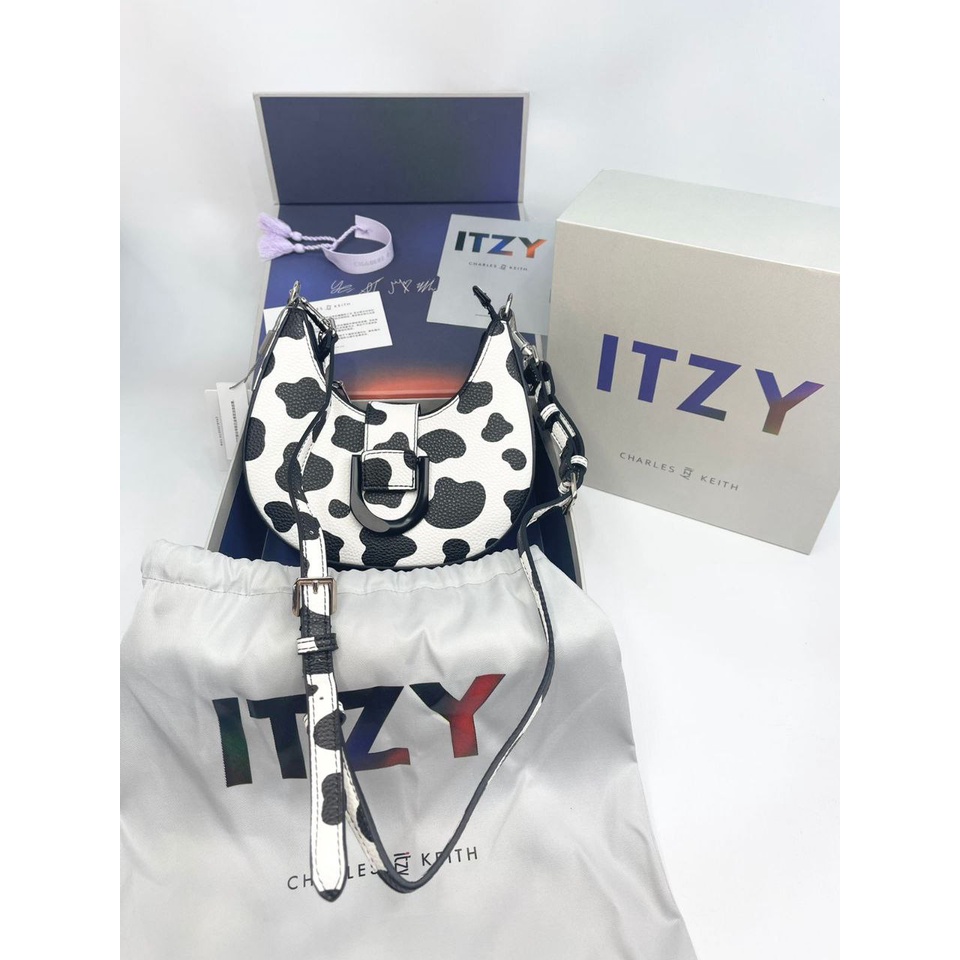 B0009 BAG ITZY GIFTSET/ Tas Fashion Wanita