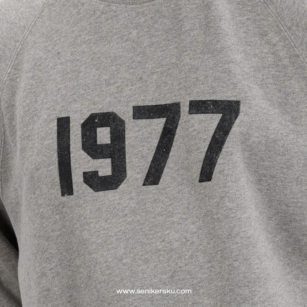 Essentials Crewneck 1977 Dark Oat