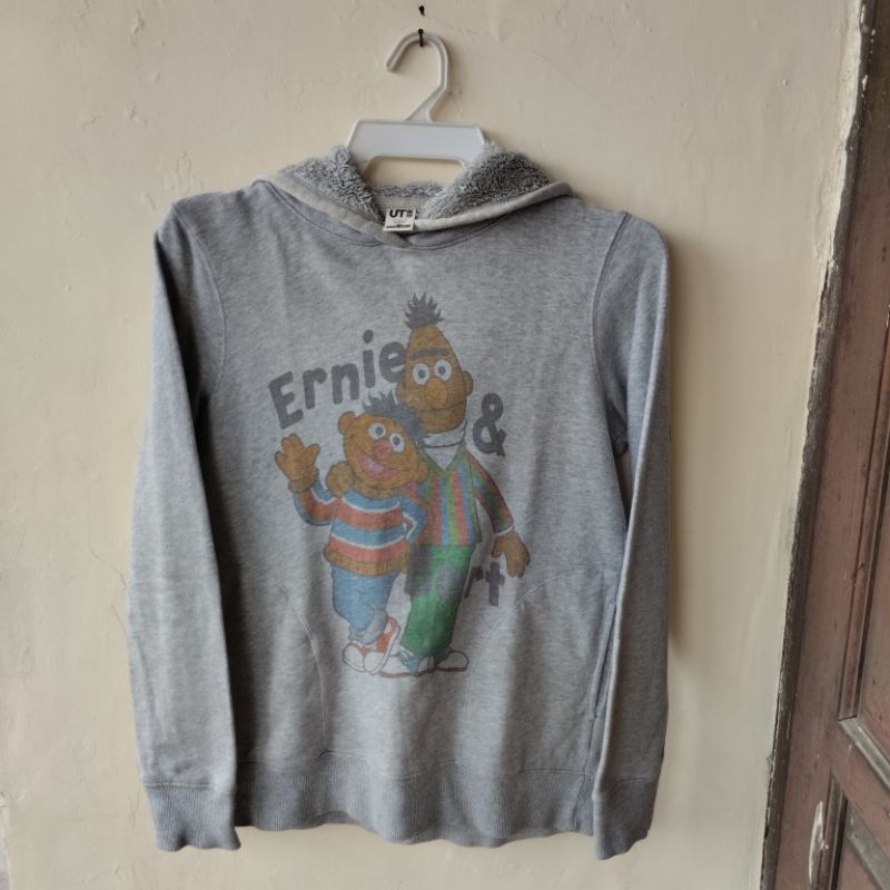 •Hoodie Uniqlo x sesame street