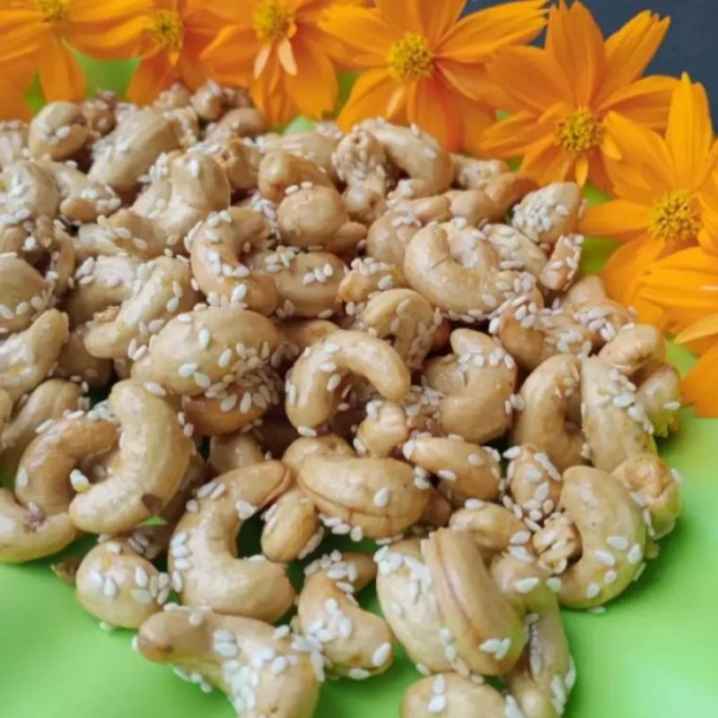 

Kacang Mede Manis Wijen 1 Kg ( Sweet Sesame Cashews )