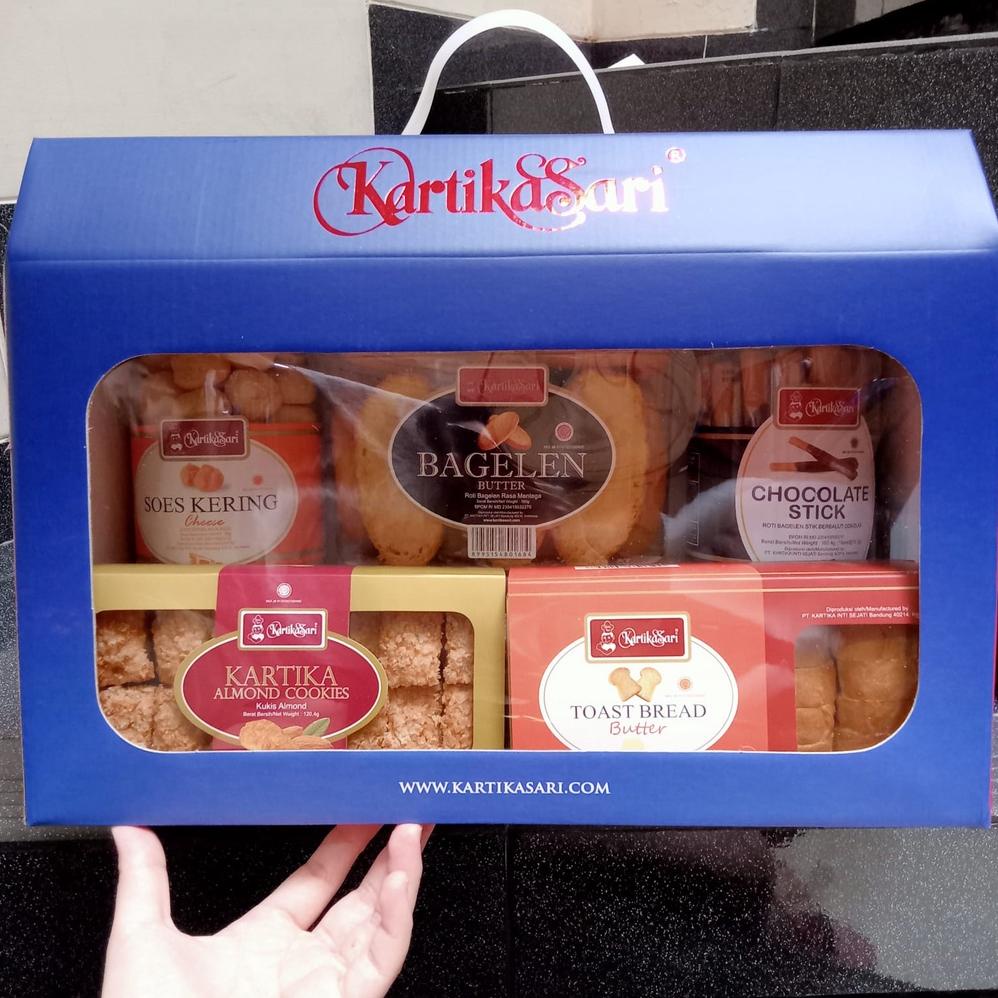 

Kartika Sari Bandung Silver 5S Wayang Limited Edition Best Seller Authentic Original Hampers Parcel Lebaran Idul Fitri Eid Mubarak Ramadan Paket Package Festive Season Cny Imlek Chinese New Year Waisak Toast Mooncake Nyepi Hiasan Hits Premium Gift Box