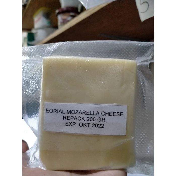 

Keju Eurial Mozarella Cheese Repack 1kg - Gosend/Grab Only!