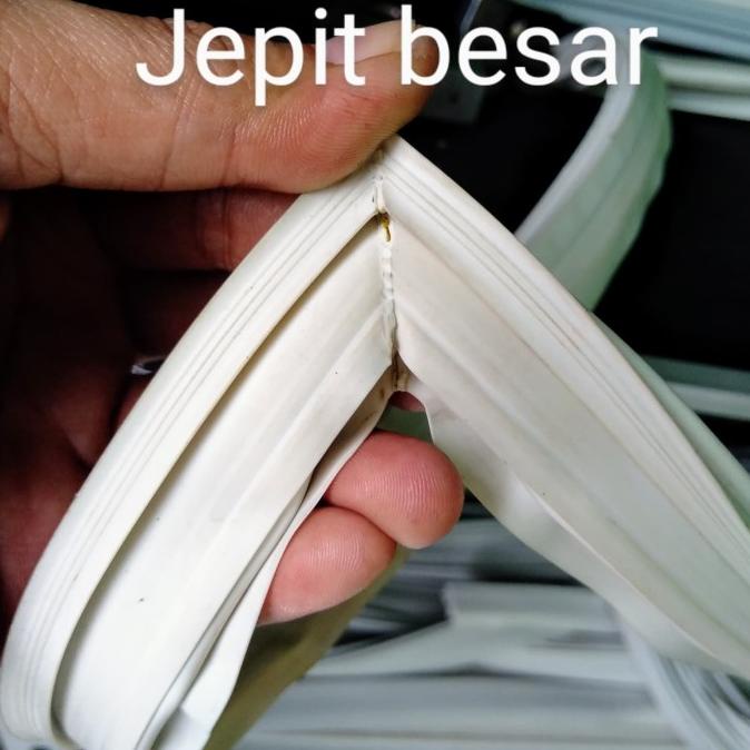 karet kulkas toshiba glacio