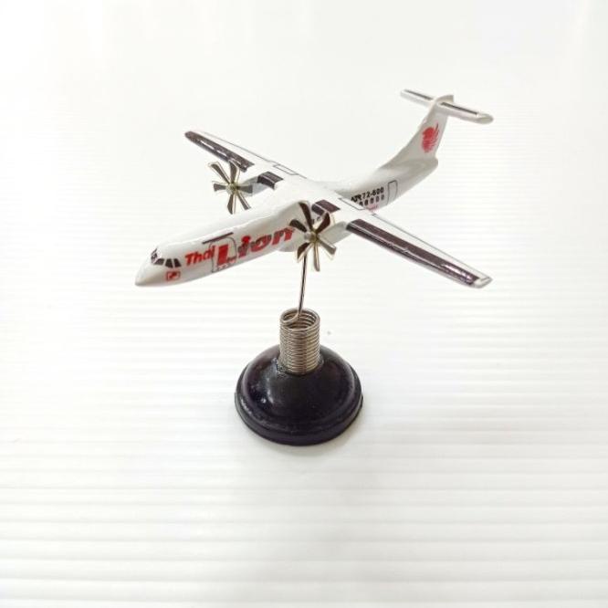 Miniatur Pesawat Per Atr 72-600 Wings Air & Lion Thai
