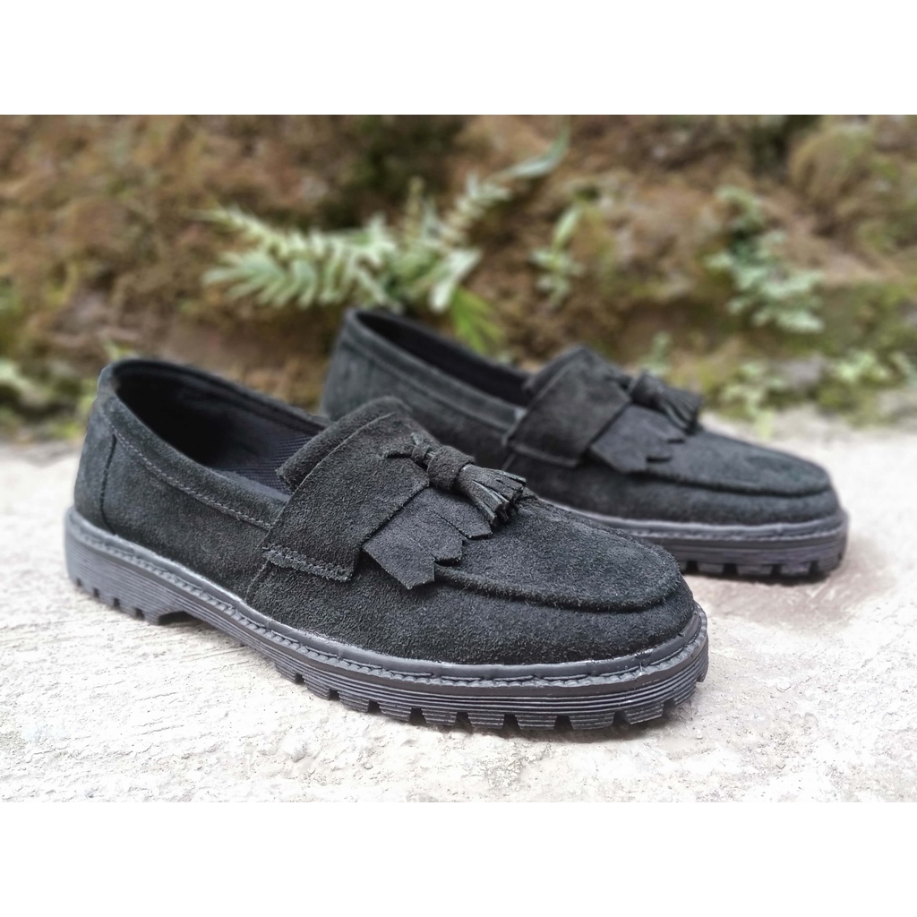 Aswild Tedzukuri - Sepatu Slip on Pria Loafers Suede Tassel Full Black