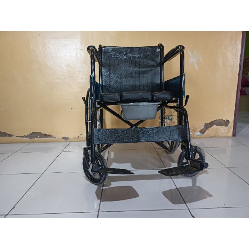 Kursi roda bab kursi roda 2 in 1 kursi roda (second belum pake)