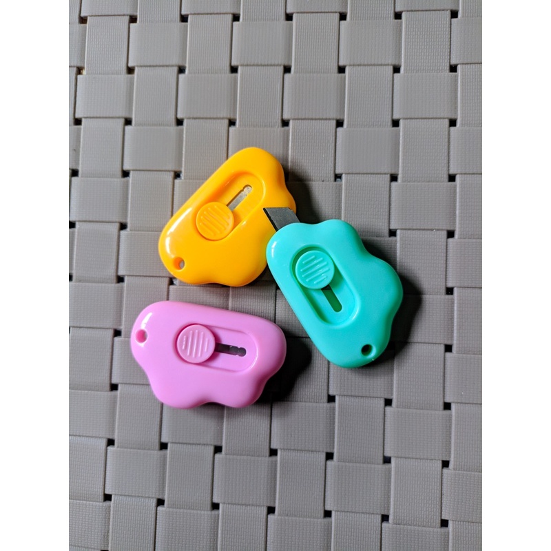 

Cutter Mini Karakter Awan Pisau Pemotong Mini / Cloud Shape Cutter Kecil for School and Art Safety