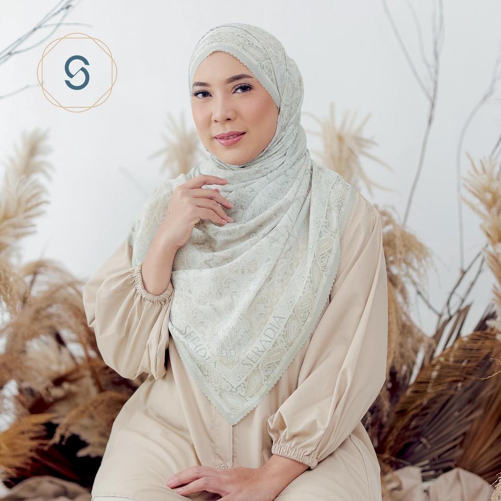 SPECIAL PRICE Seradia x Fitrop - Hijab Segi Empat Tasanee Scarf