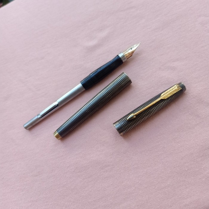 

Pulpen Parker 75 Sterling Vermeil Fountain Pen