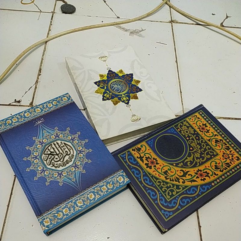BUKU KITAB AL QURAN Al-Qur'an AL-QUR'AN cantik