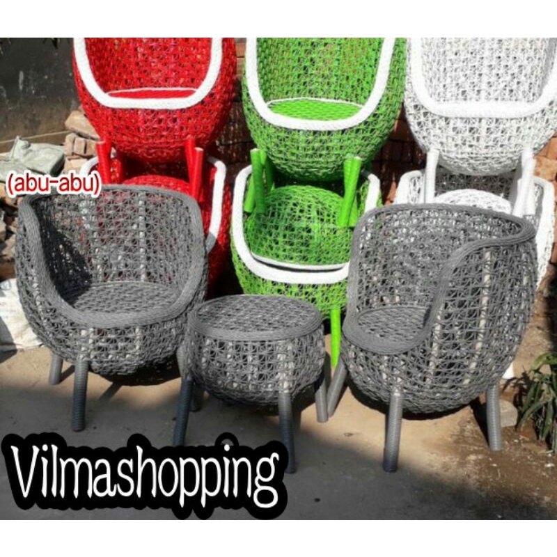 (warna Abu) Kursi Teras Rotan Sintetis Per Set 2 Kursi Teras dan 1 Meja Teras / Kursi Teras Brekele 