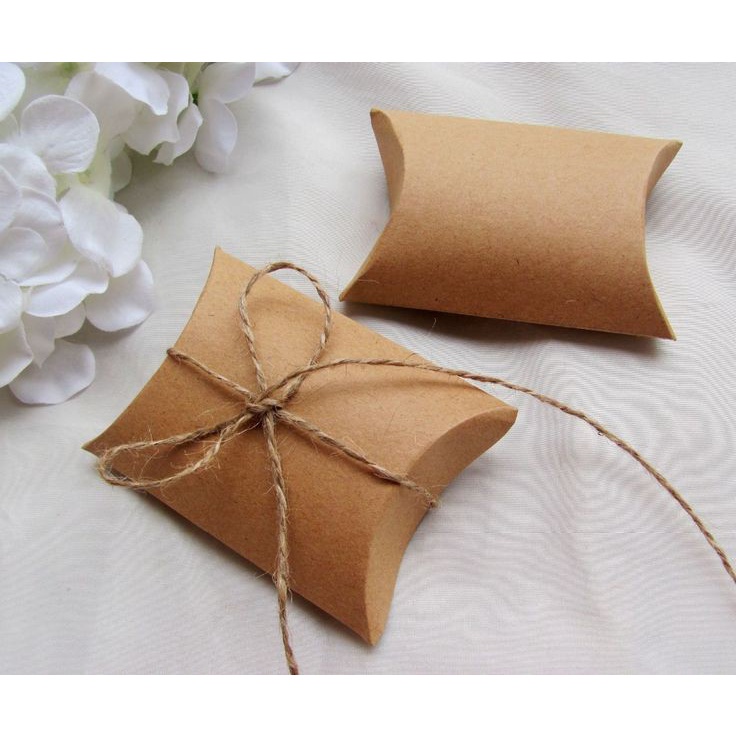 

PILLOW BOX GIFT BANTAL KOTAK KADO KRAF KECIL