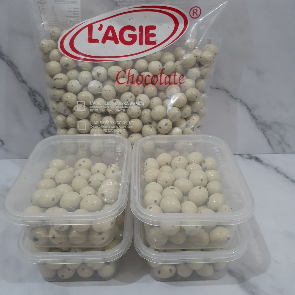 

Coklat Kacang Bola Lagie Planet/Febby 100g [Repack/Kiloan]