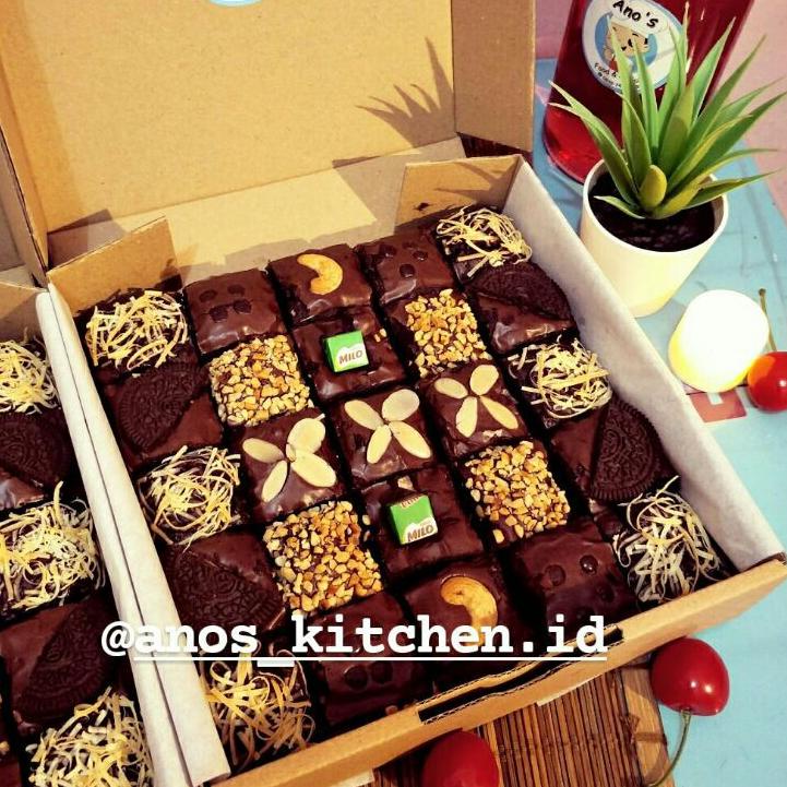 

ShareNow Brownies Fudgy Dark Cokelat Skat (Isi 25 pcs) Khusus Buat Penggila Cokelat Sejati