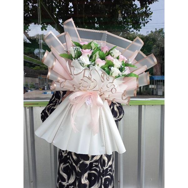 BUKET BUNGA PINK PUTIH BUKET MWAR BUKET WISUDA BUKET LAMARAN BUKET SIDANG BUKET MURAH