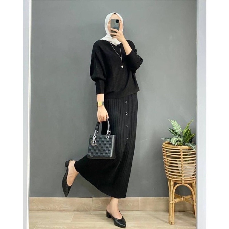 One Set Setelan Wanita Rok Kancing Dan Atasan Blouse Batwing Rajut Fit To XL