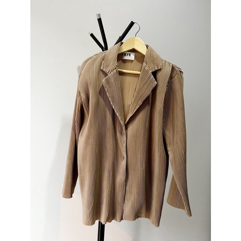 Preloved IKYK Pleated Outer