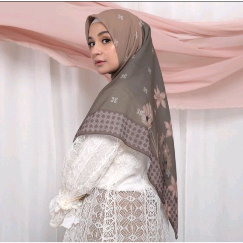 Social Scarf by Shireen Sungkar