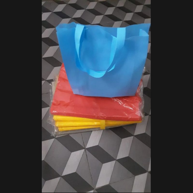 

1 LUSIN TAS HANDLE LIPAT ( GOODIE BAG 30 × 40 CM ISI 12 PCS )