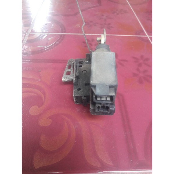 Doorlock Peugeot Depan kanan 405 Sri