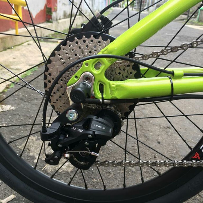 sepeda lipat fnhon blast hijau glosy 10s shimano mt200 e bike dinamo