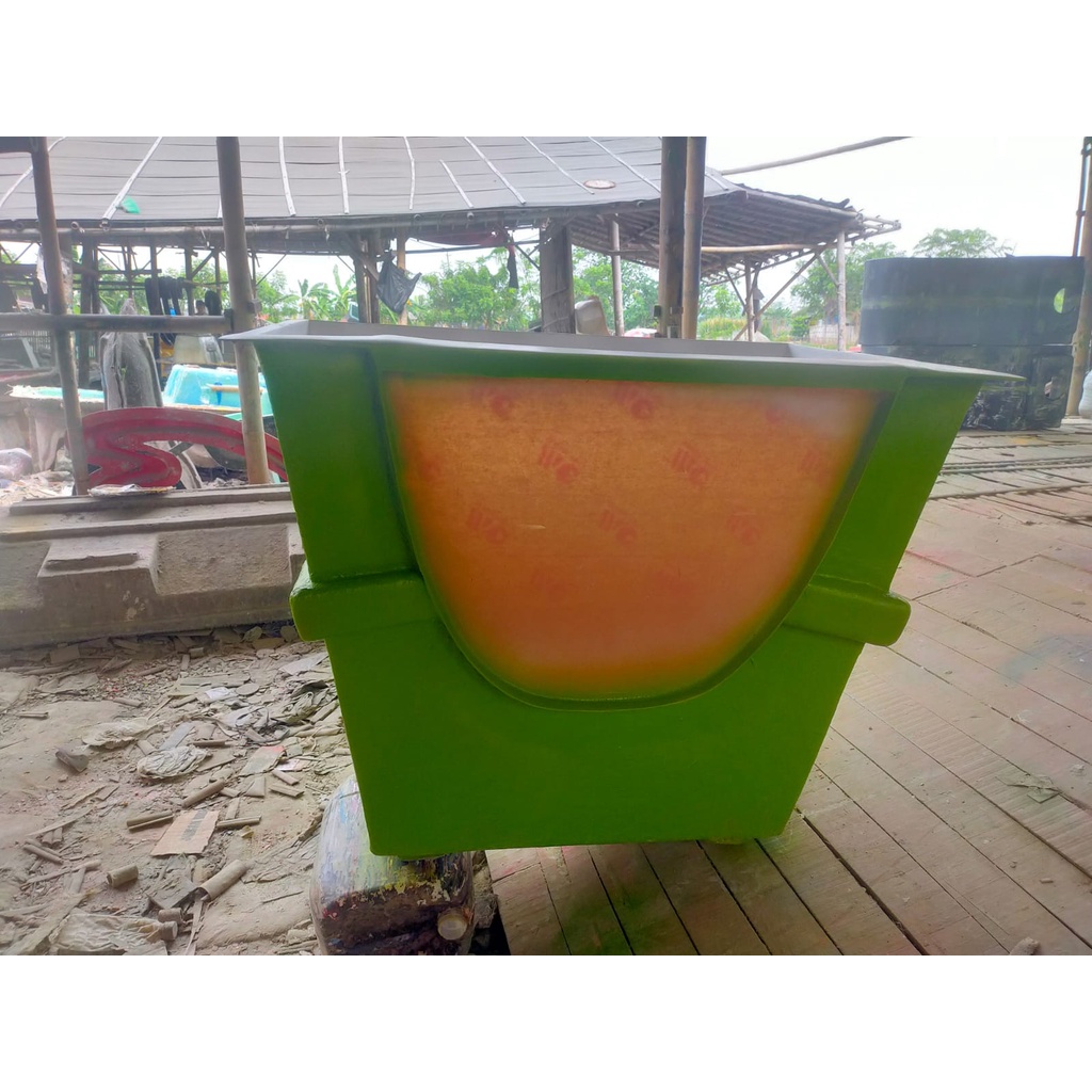 Baby spa / kolam bayi full fiberglass luar dalam licin