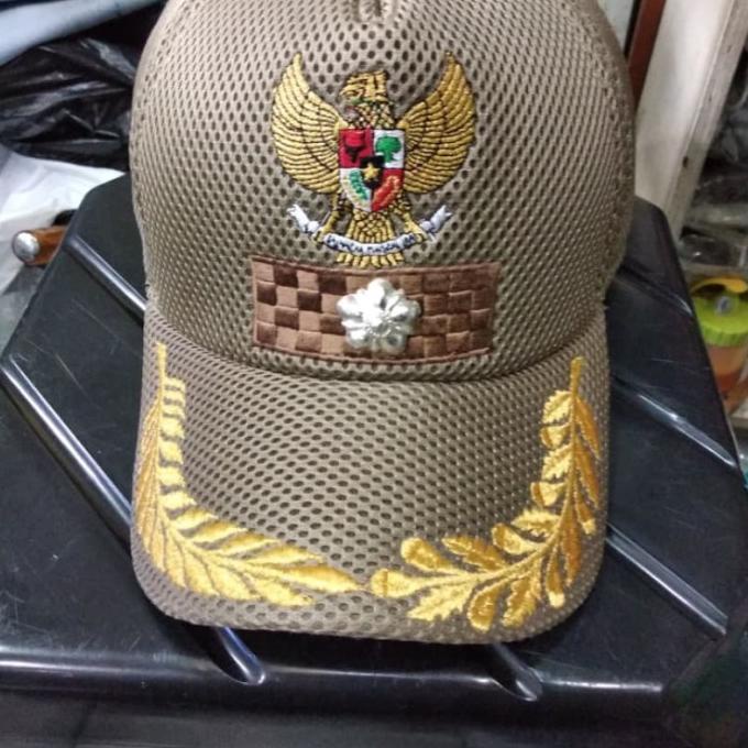 topi lurah/kades keki