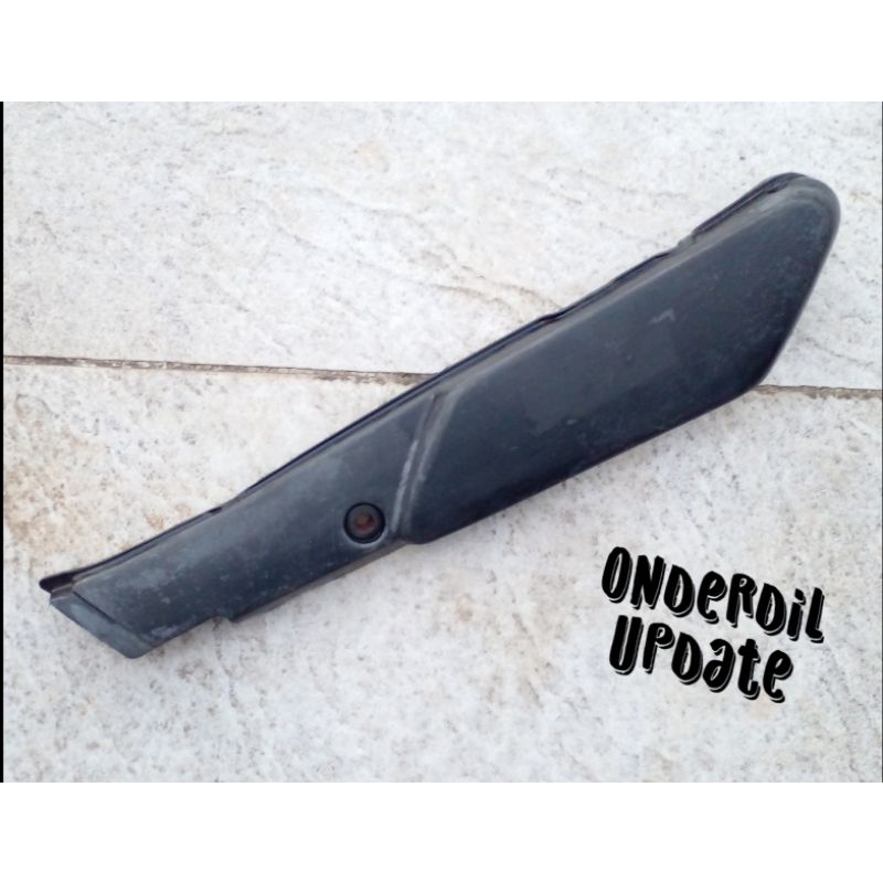 Tepong tutup aki sebelah kiri motor Yamaha Alfa Original Hitam