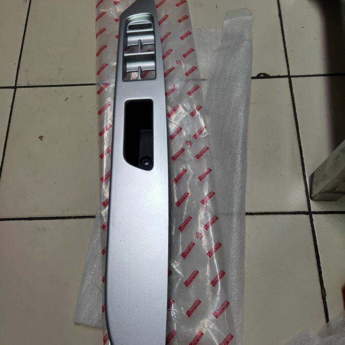 Dash Arm Rest Door Trim Dpn Kanan Original Daihatsu Luxio