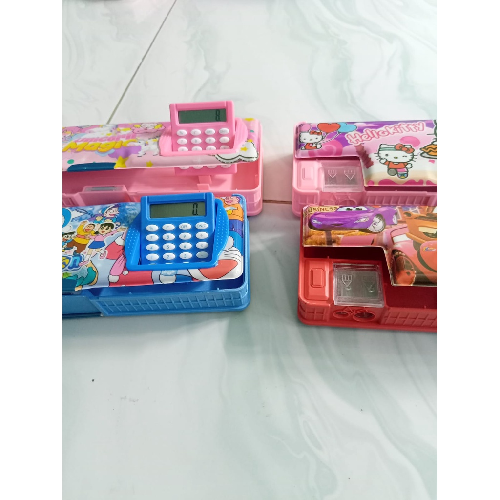 

Tempat Pensil Cowok Magnet Kalkulator Besar +Rautan Karakter