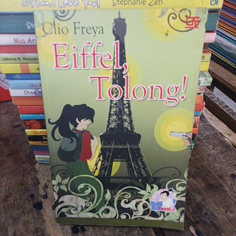 novel bekas teenlit Eiffel, tolong Clio freya