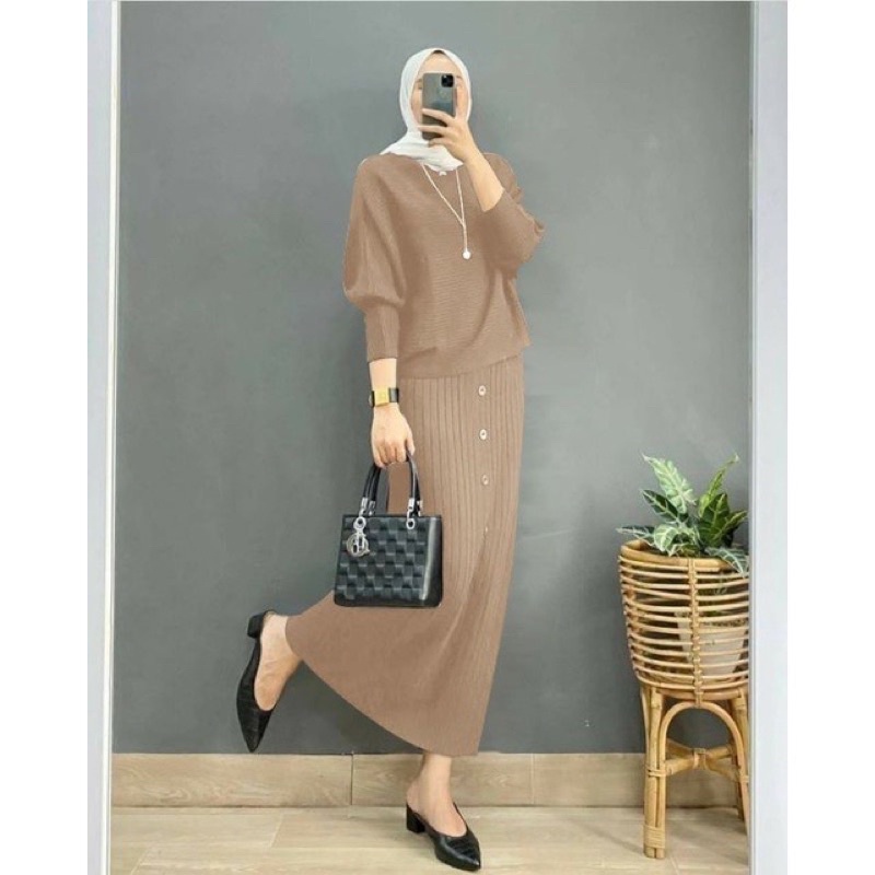 One Set Setelan Wanita Rok Kancing Dan Atasan Blouse Batwing Rajut Fit To XL