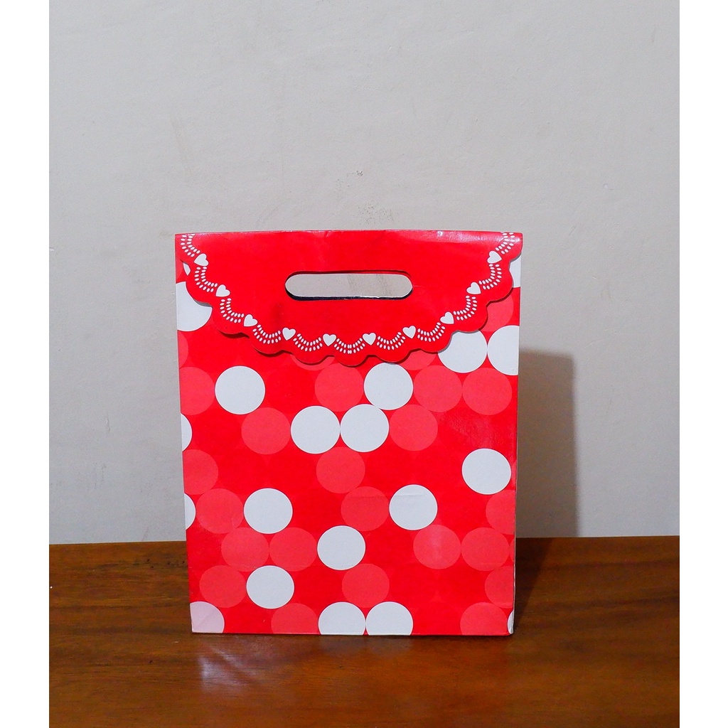 

Tas paperbag / Tas kertas / Tas Kertas Kado/ Tas Ulang Tahun