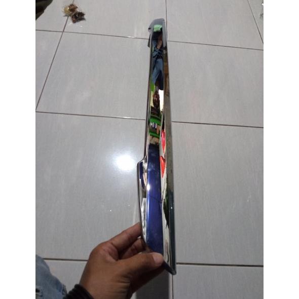 TRUNK LID INNOVA 2011-2013 ORI MODEL GANTI