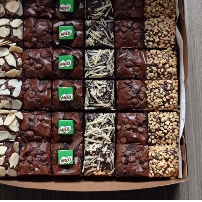 

★ BROWNIES 20x20 cm (Free kartu ucapan) ☑