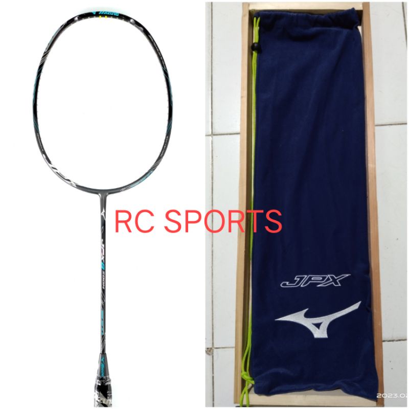 Raket Mizuno JPX 8 Zoom 4U5 Medium 30lbs Black/cyan blue Badminton Raket