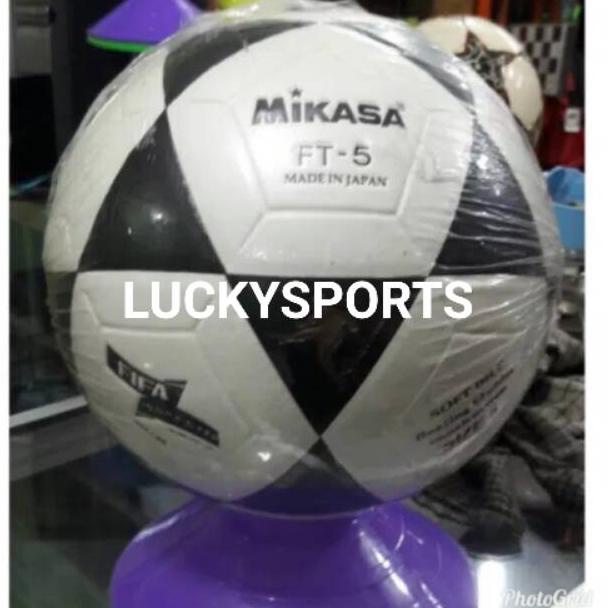 MENARIK Bola Kaki Mikasa FT5 Hitam Putih