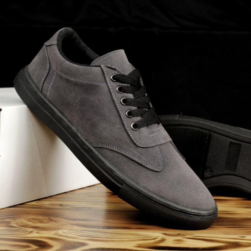 WOLF x STELLAR Sepatu Pria Sneakers Pria Trendi Kekinian Style Casual &amp; Modis Sneakers Hangout Fashionable Abu Grey