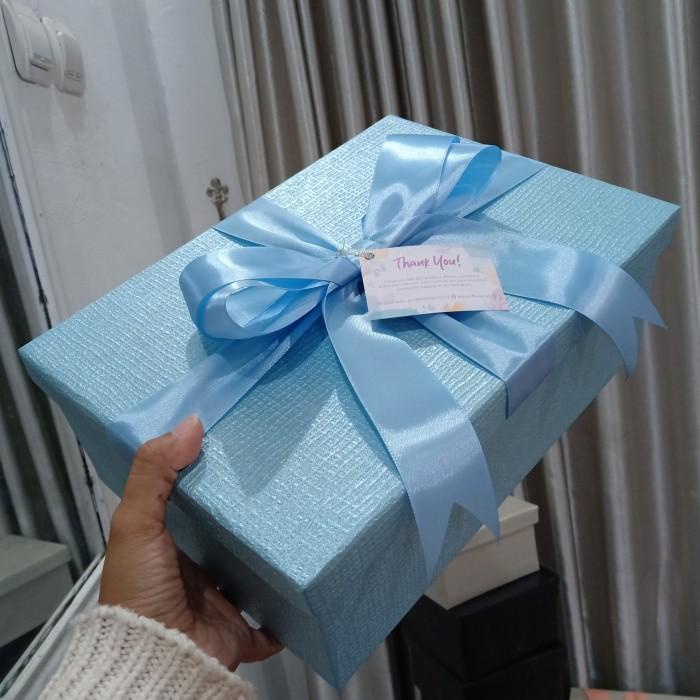 

Kotak Kado / Kotak Gift / Box Gift Ukuran 30X20X10Cm 026