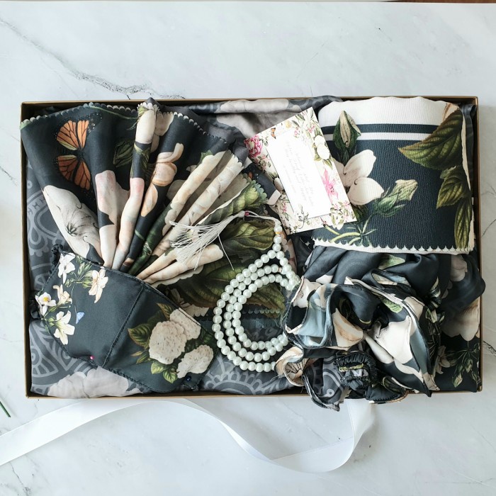 

Hampers Hampers Ramadhan Mukena dan Sajadah Premium Rose Lilac Seruni Living - peony charcoal Kirim Hari Ini Terbaru Hampres Lebaran Idul Fitri Bisa COD Gratis Ongkir Terlaris Termurah O0M3