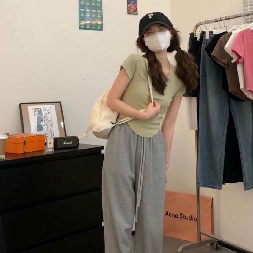 Red Musim Panas Pendek Slim Desain Arc Edge A4 Pinggang Leher V Murni Keinginan Angin Lengan Pendek Gadis Seksi Slim Bahu T-shirt Katun Murni untuk Wanita