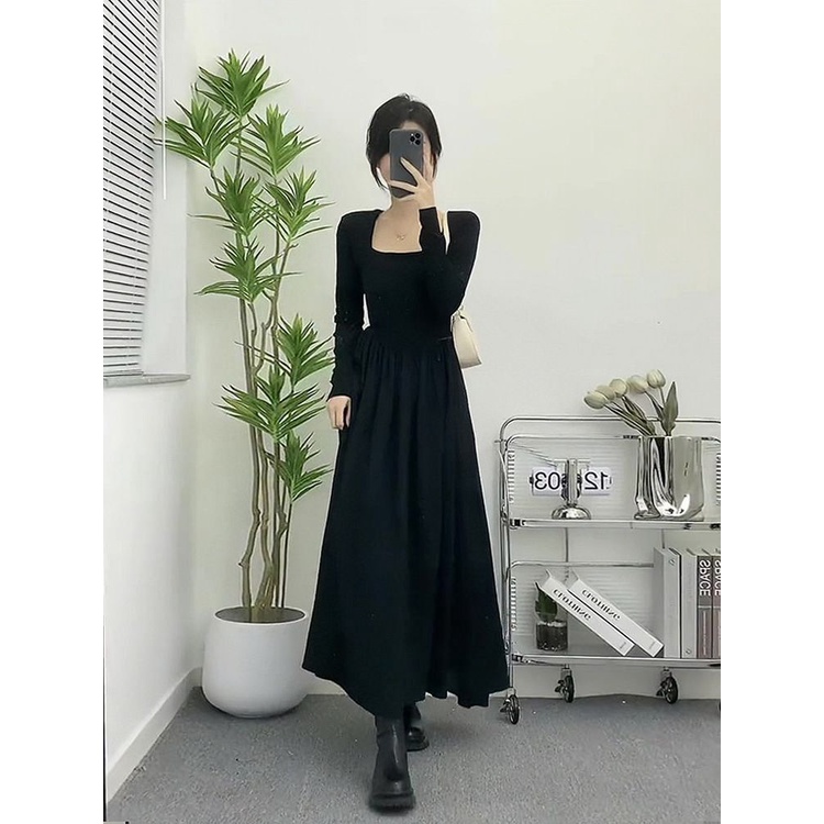 Red Hepburn Style High-End Kerah Persegi Lengan Panjang Gaun Musim Semi 2023 Baru Pinggang Tinggi Tipis Hitam Bawahan Rok Panjang wanita