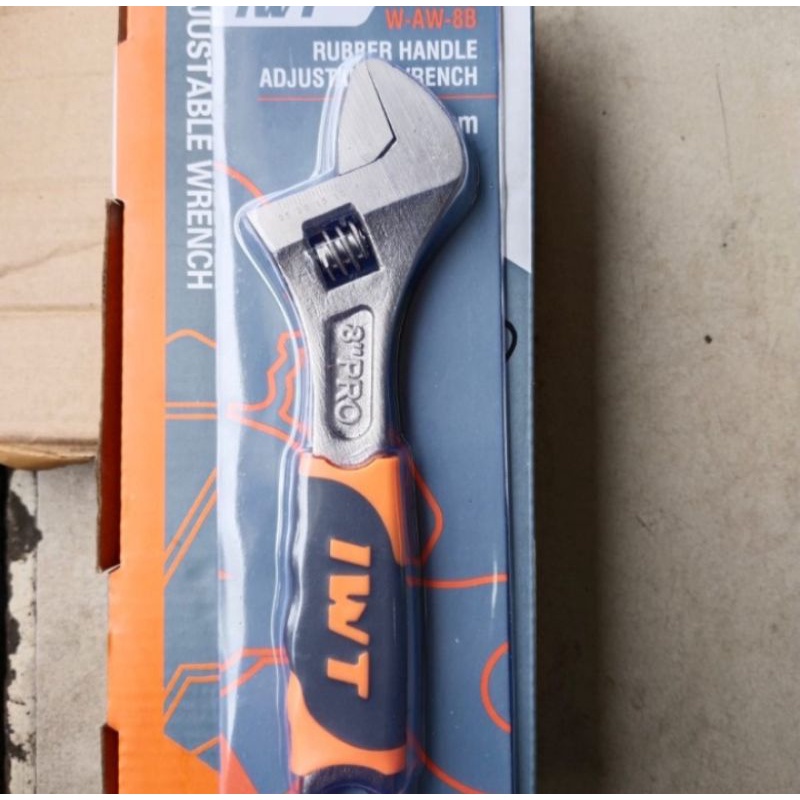 Kunci inggris IWT 8 inch Rubber handle adjustable wrench JAPAN