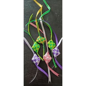 Ketupat Pita untuk Hiasan Parcel Lebaran