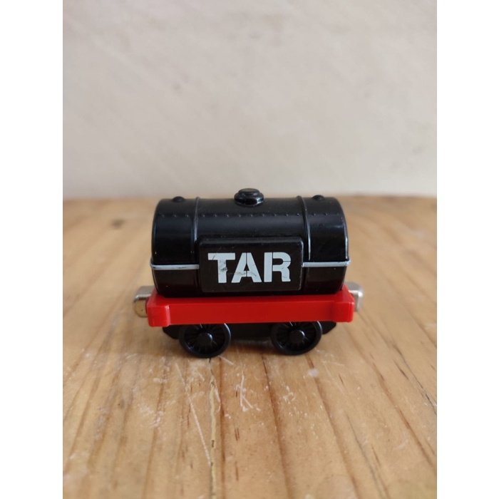 MAINAN THOMAS & FRIENDS GERBONG TAR CAR - LEARNING CURVE TERLARIS