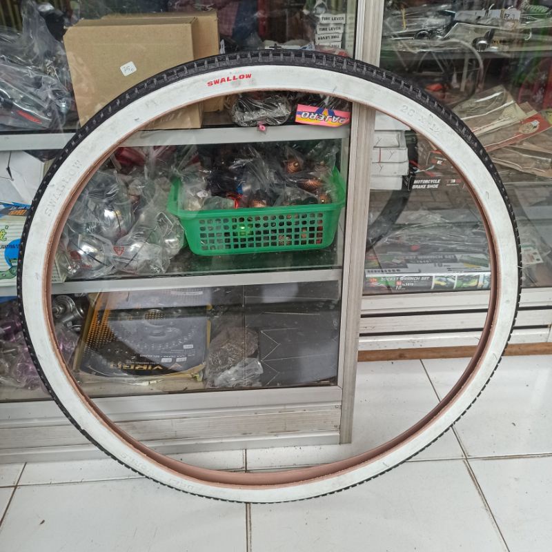 Ban Luar Sepeda Onthel,Kebo Ukuran 28×1 1/2 Hitam Putih Merk Swallow