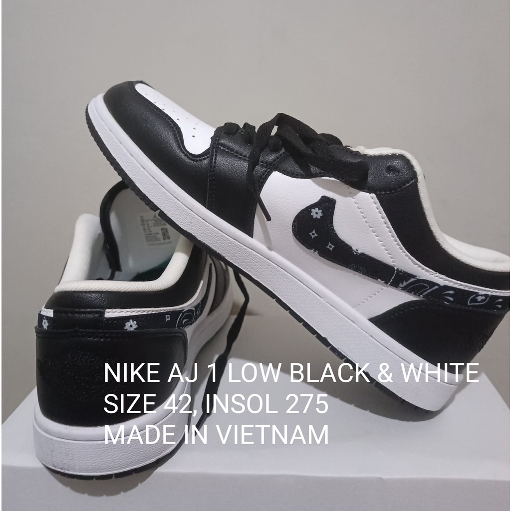 AJ 1 LOW BLACK & WHITE