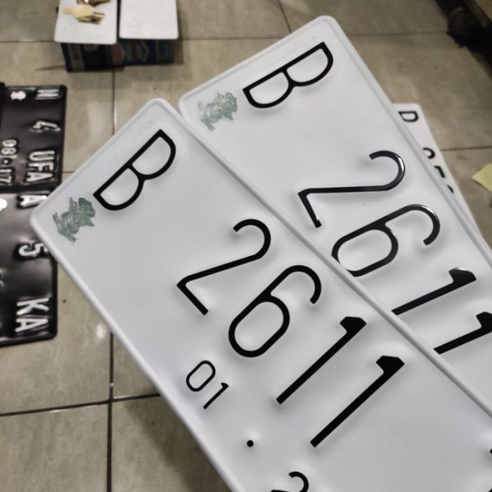 Terlaris Cetak Plat Nomor Mobil Putih Angka Hitam Logo Korlantas