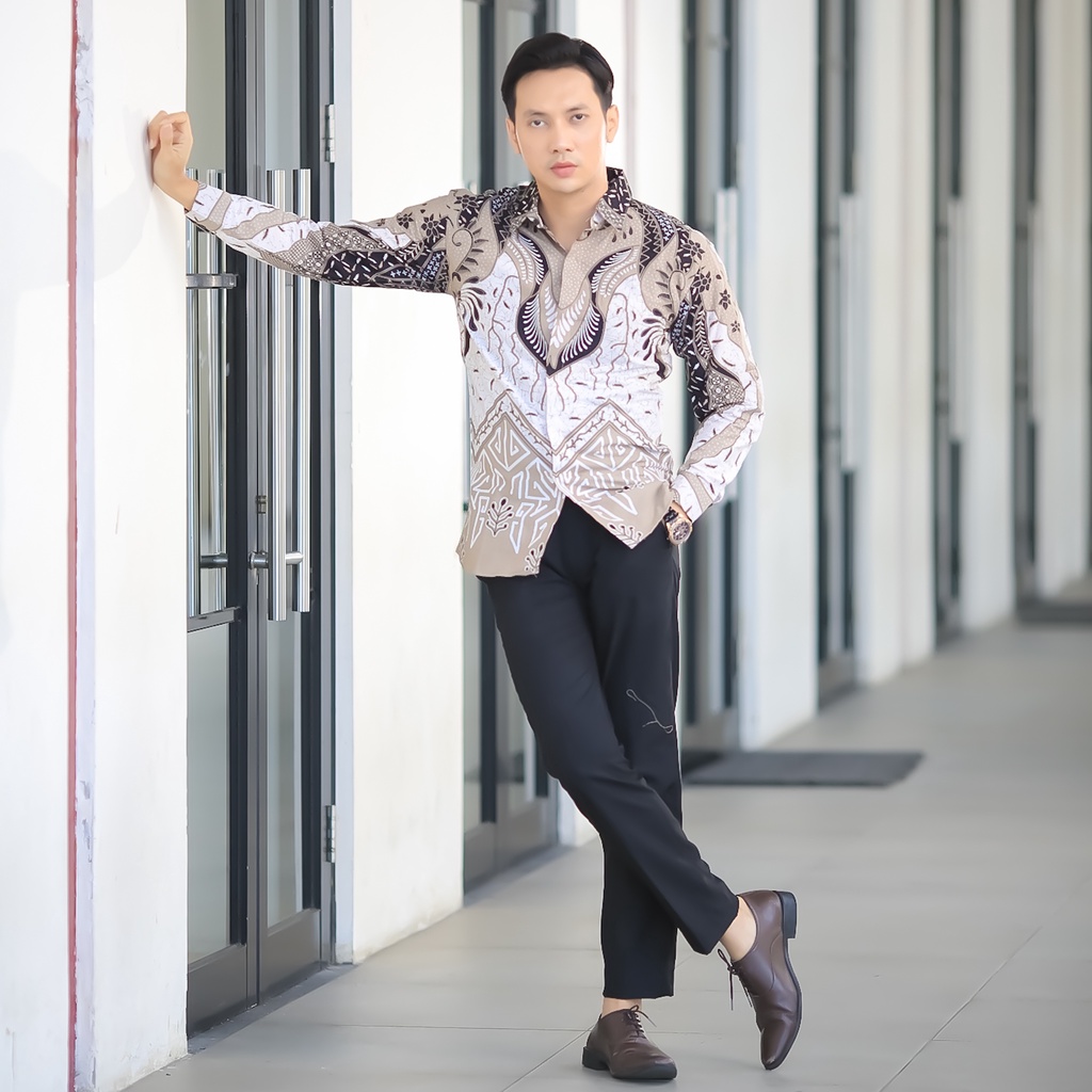 BATIK Motif Arya Kamandanu  Hem Atasan Kemeja Baju Batik Pria Lengan Panjang