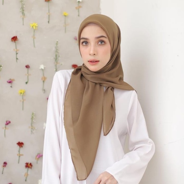 BELLA SQUARE HIJAB SEGIEMPAT POLOS PAKET 5PCS MIX WARNA BESTSELLER